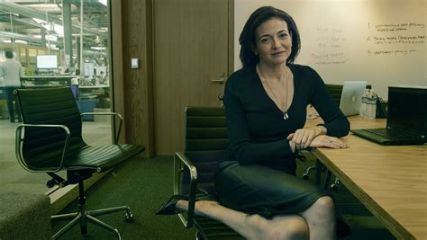 Sheryl Sandberg: Hard to lean in as single mom