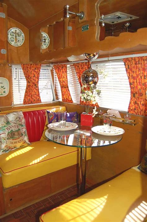 56 Warm RV Interior Winter Decor for Enjoy Your Trip | Vintage camper ...