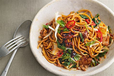 Chicken Mie Goreng Recipe – Noodles Tossed In Sriracha Sauce