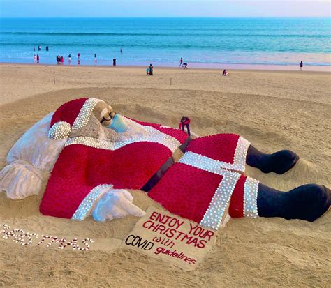 Odisha sand artist creates Santa Claus on Puri beach with 5,400 roses ...