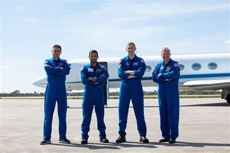 KSC-20230221-PH-KLS02_0146 | SpaceX Crew-6 astronauts pause … | Flickr