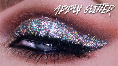 QUICK TIP: HOW TO APPLY MAKEUP GLITTER | Loose glitter eyeshadow, Glitter eyeshadow tutorial ...