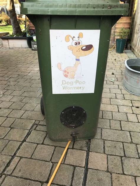 FreelyWheely: Dog poo compost wheels bin