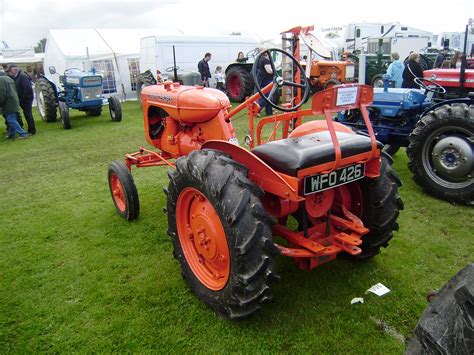 Allis-Chalmers Model B - Tractor & Construction Plant Wiki - The classic vehicle and machinery wiki