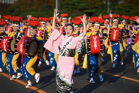 Thousands celebrate Japan emperor’s parade | The Star