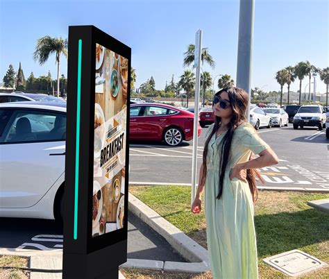 Touch Screen Outdoor Digital Signage Slim GL Series - Eflyn