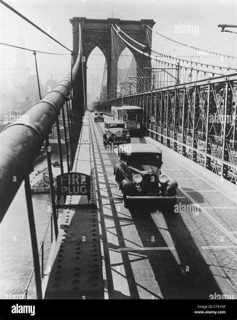 New york 1940s brooklyn bridge hi-res stock photography and images - Alamy