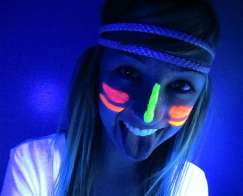 10 Fashionable Glow In The Dark Face Paint Ideas 2024