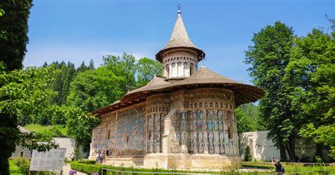 COLORFUL MONASTERIES & FORTIFIED CHURCHES IN ROMANIA - Map of stories