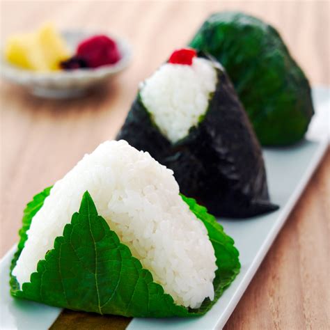 How to Make Onigiri (おにぎり - Japanese Rice Balls)