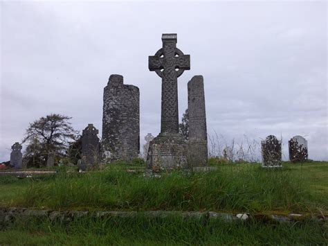 Old Kilcullen Round Tower and Graveyard, Kildare, Ireland | Visions Of The Past