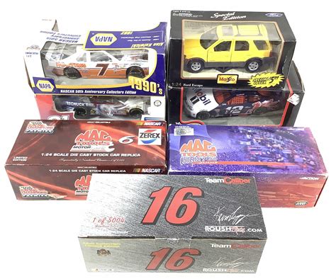 Lot - (7) 1:24 Die Cast Cars, Nascar, Hot Wheels, Team