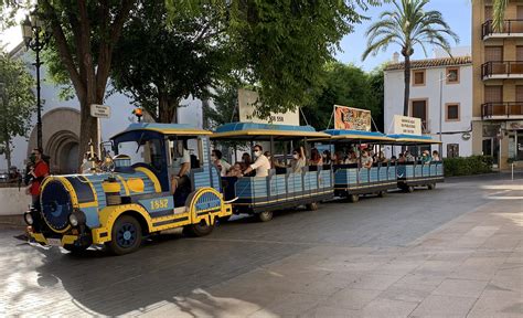 Tren Turístico en la parada del centro histórico - Jávea.com | Xàbia.com