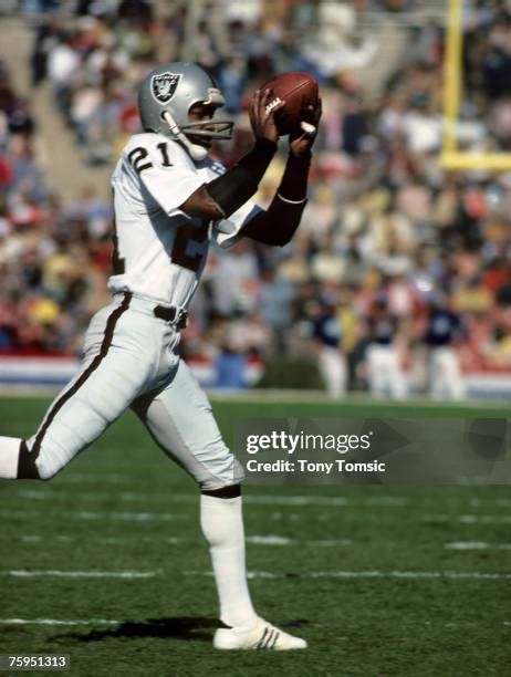 112 Raiders Cliff Branch Stock Photos, High-Res Pictures, and Images ...