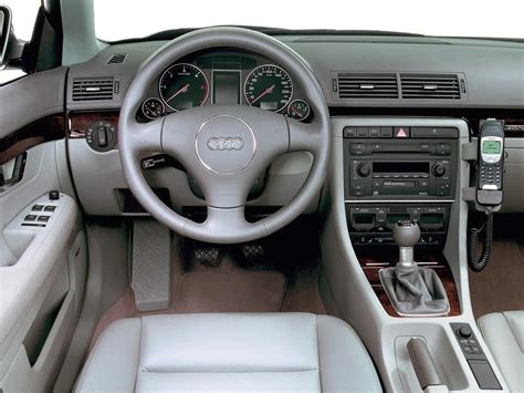 Audi A4 B6 Avant 2001-2004 planche de bord – photo Audi | Auto Forever