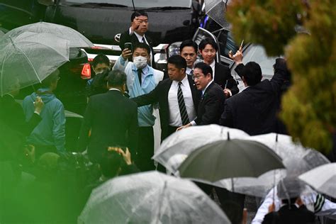 Japan PM Kishida resumes campaign after explosive smoke bomb scare ...