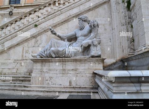 Statue of the Nile River god Stock Photo - Alamy