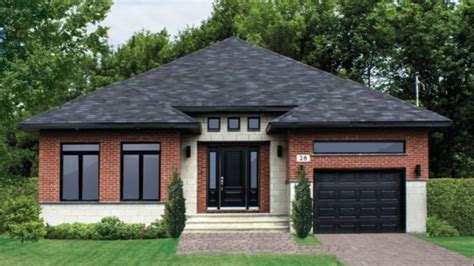 Buy a plan of a house with a hip roof::EPLAN.HOUSE