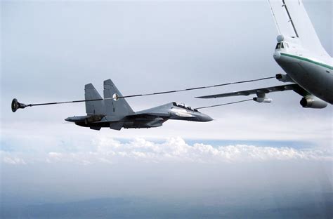 Algerian Air Force Su-30MKA air refueling from a Il-78 Midas : r ...