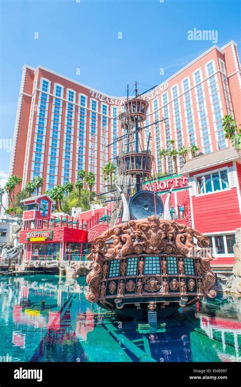 Treasure Island hotel and casino in Las Vegas Stock Photo - Alamy