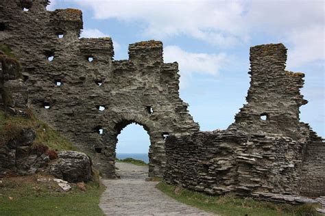 Best Castles in Cornwall - Historic European Castles