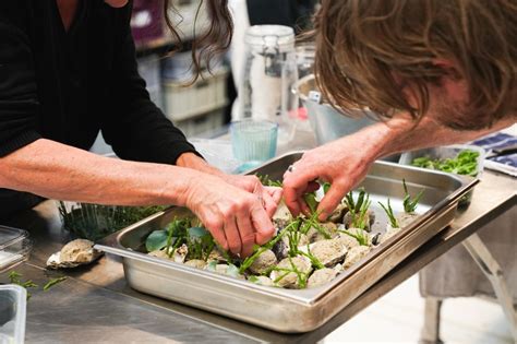 Sien zoekt assistentie in de keuken! | Theaterproductiehuis Zeeland