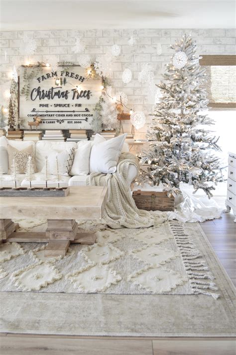 9 Charming Ways to Decorate Your Living Room For Christmas - Foter