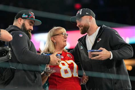 Donna Kelce surprised her sons with cookies during a Super Bowl opening ...