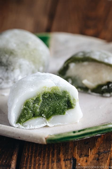 Green Tea Mochi 抹茶大福 • Just One Cookbook