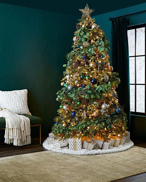 How To Get Christmas Lights On A Big Tree House | Homeminimalisite.com