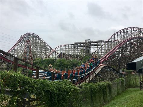 New Texas Giant is a walk-on. Check out the empty rows! (Six Flags Over Texas) : rollercoasters