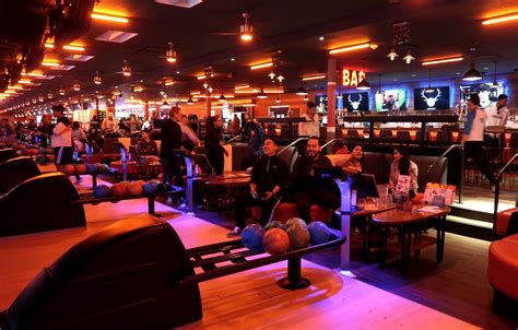 the Annandale Blog: Bowlero grand opening draws big crowd