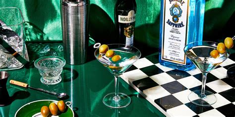 Best Classic Martini Recipe - How to Make the Perfect Martini Cocktail