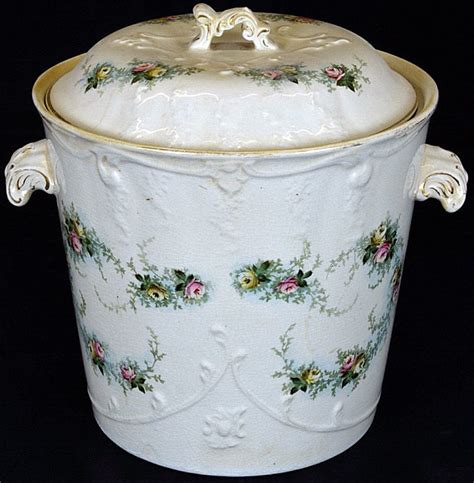 A VICTORIAN PORCELAIN SLOP BUCKET