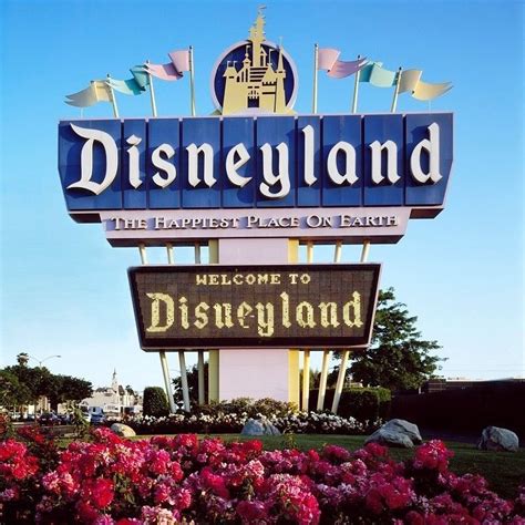 Disneyland Sign, Disneyland Castle, Disneyland California Adventure, Vintage Disneyland ...