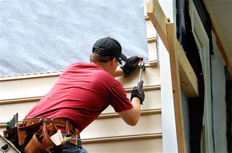 Who Should You Hire To Install Your House Siding?