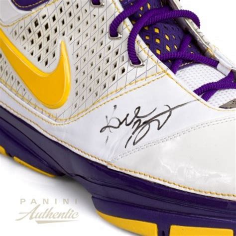 Kobe Bryant Signed Lakers Pair of (2) Nike Zoom Kobe 2 Shoes (Panini ...