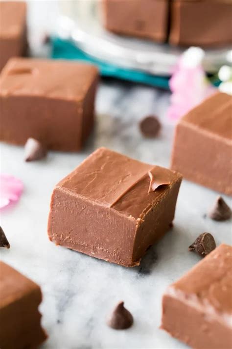 Easy Fudge Recipe - Sugar Spun Run