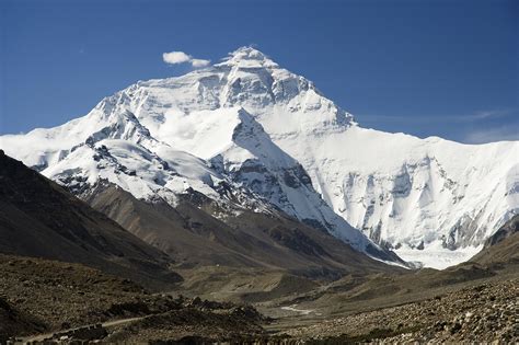 Datei:Everest North Face toward Base Camp Tibet Luca Galuzzi 2006.jpg – Wikipedia