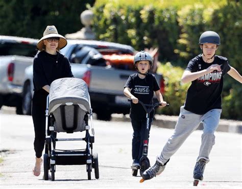 Kate Hudson with her children out in Los Angeles-12 | GotCeleb