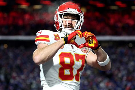 Travis Kelce tossed up a heart sign after a touchdown, and Taylor Swift fans are gushing