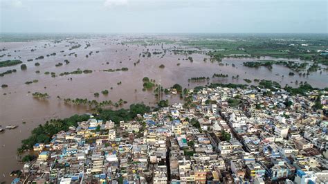 As the Monsoon and Climate Shift, India Faces Worsening Floods - Yale E360