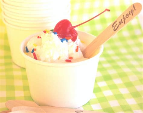 25 LiTTLe WHiTe PaPeR ICe CReaM CUPS-4oz with lids and handstamped taster spoons- by Pink ...