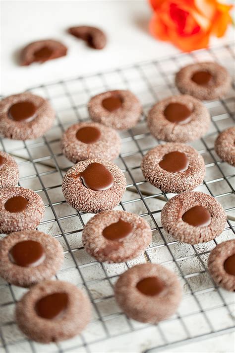 Chocolate thumbprint cookies - ohmydish.com