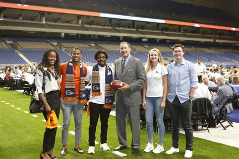 Valero Alamo Bowl Distributes $430,000 in College Scholarships - Valero ...