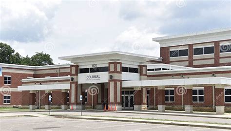 Colonial Middle School, Memphis, TN Editorial Photo - Image of colonial ...