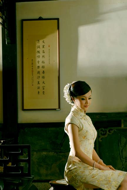 Researching the history of the iconic cheongsam, the Chinese traditional dress | Bound Feet ...