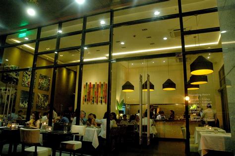 DUDE FOR FOOD: LULU Restaurant: Elegant Dining Comes to Salcedo Village