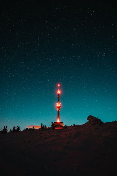 Foto Torre durante la noche estrellada – Imagen Malá Morávka gratis en Unsplash