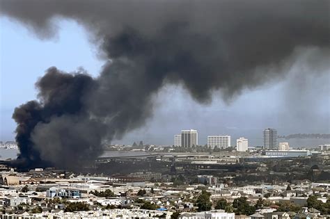 Oakland encampment fire sends out huge smoke cloud